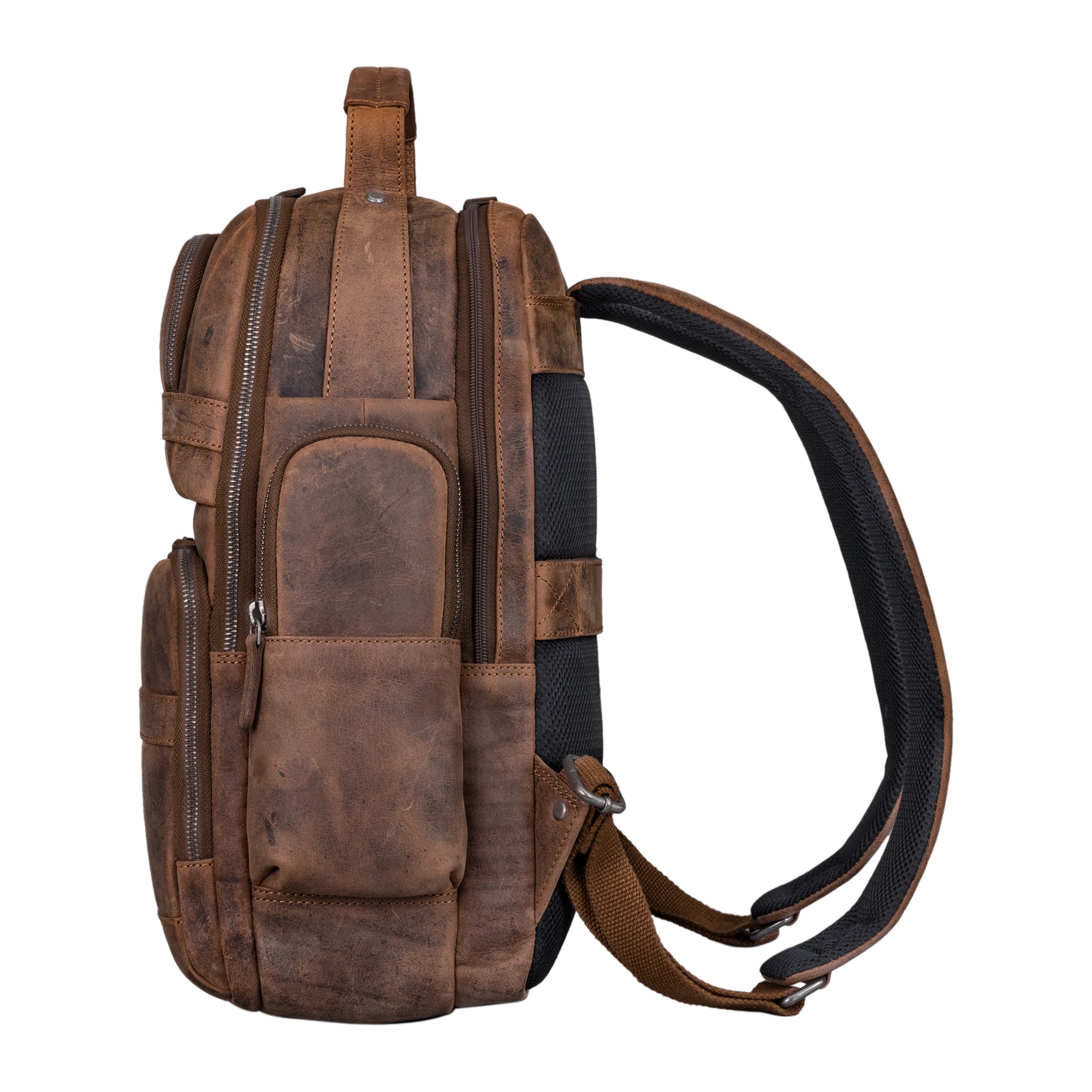 Brauner Lederrucksack mit vielen Fächern